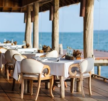 manteleria Tarimas flotantes para piscinas en Marbella